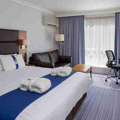 Holiday Inn Newport Rooms