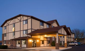 Super 8 by Wyndham McHenry/Fox Lake Area