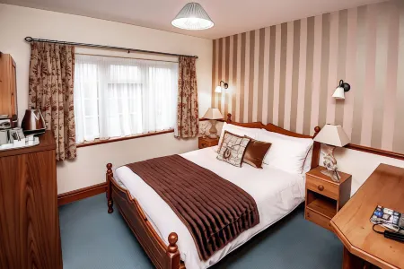 Trivelles Waterhall Country Gatwick Hotel & Airport Parking