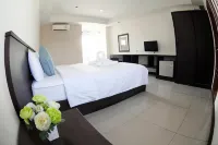Weerawan Place Hotels near Chao Mae Song Nang Shrine