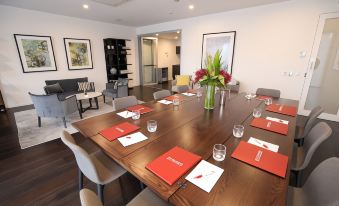 Melbourne Knox Central Apartment Hotel Official
