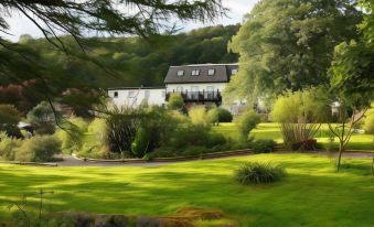 Onich Hotel & Lochside Beach Pods