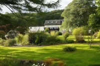Onich Hotel & Lochside Beach Pods