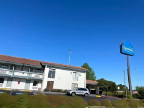 Travelodge by Wyndham Tuscaloosa Hotel di Tuscaloosa