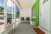 171 Washington ~ Dune Our Thing ~ Unit D ~ Fabulous Pool Home! 2 Bedroom Home by RedAwning Hotels near Santini Marina Plaza Shops