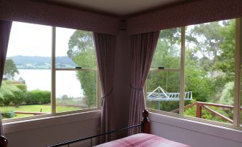 Donalea Bed and Breakfast & Riverview Apartment