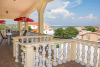 Apartments Delic Pejic Các khách sạn ở Vir