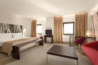 Ramada Plaza by Wyndham Bucharest Convention Center فنادق في 