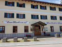 Landgasthof Zum Kirchenwirt Hotels near Burgruine Altjochenstein