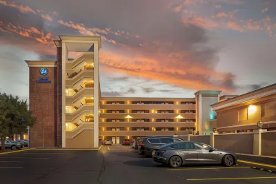 Best Western Mill River Manor فنادق في Rockville Centre