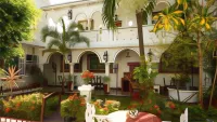 White Castle Hotel and Resort Hotel in zona LaCasita