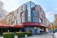 Monet Hotel Hotels in Iztochen