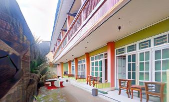 5. Hotel Di..