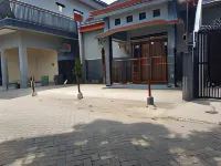 Selaras Kost Syariah Hotels in Peterongan