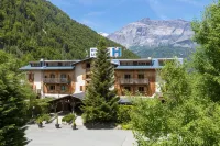 La Fontaine du Mont-Blanc Hotel & Spa Hôtels à proximité de : Battendier Sports location ski les Houches Prarion