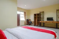 RedDoorz @ Jalan Bali Cilacap Hotels in Central Cilacap