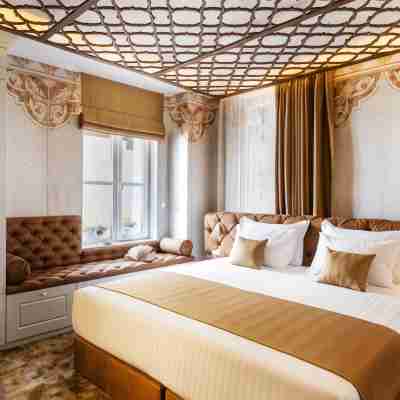 Gallery 37 Powered by ASTON Rooms