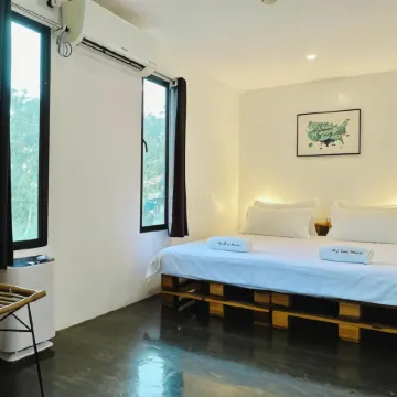 Pig Dive Hostel Moalboal