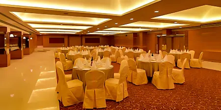 Royal Orchid Central, Shimoga Отели рядом с достопримечательностью «Karnataka Sangha»