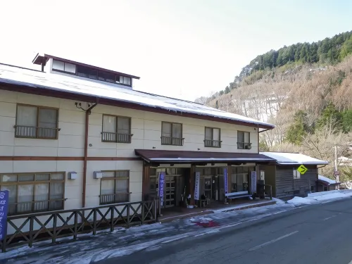 Kurumisawa Ryokan - parkir