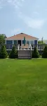 Immaculate Cottage, Huge Deck And Great Back Yard For All Your Yard Games.