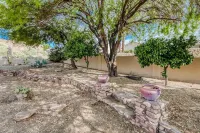 Luxurious 3 bedroom home with pool, spa, game room Hotel in zona Star Nursery Garden Center