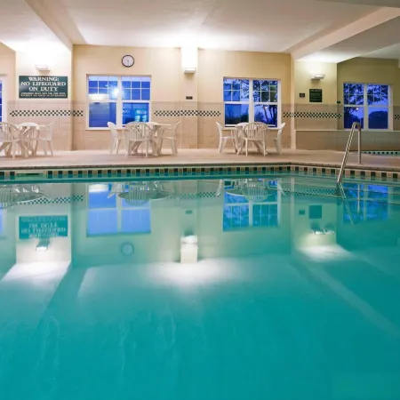 Country Inn & Suites by Radisson, St. Cloud East, MN