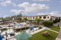 Arlington Inn Hotels in Bay Township