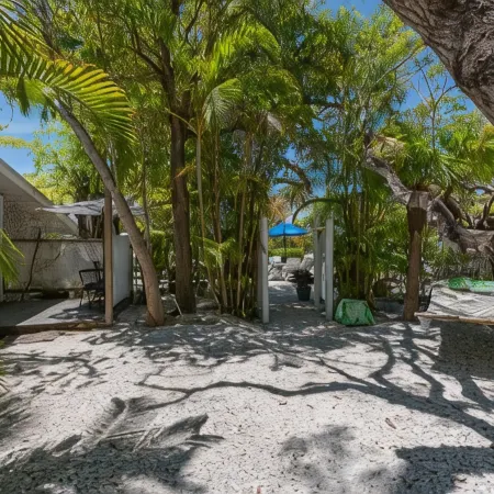 Tarpon Tale Inn