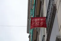 Leone Camere d'Autore -Chiaia ナンジアテラ陸軍士官学校周辺のホテル