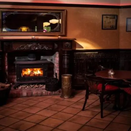Ewings Bar & Self-Catering Accommodation