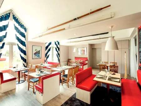 Ibis Brest Kergaradec Aéroport Отели в г. Брест