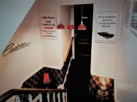 Cadillac Kustomz Guest House - Интернет