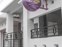 Home Stay Pak Ndan Dekat Masjid Ar-Rahman Hotele w: Kepanjenkidul