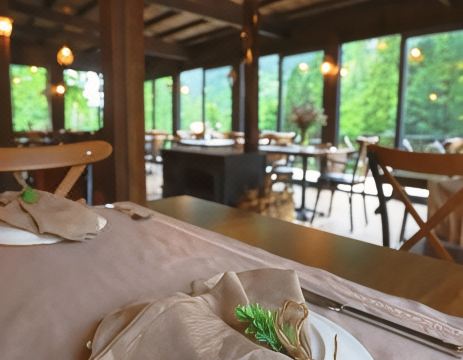 1. 으스칼리타 오텔..