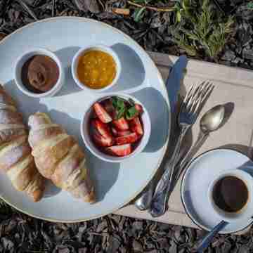 Aura III Apartments & Free Parking by Downtown Apartments Dining/Meeting Rooms