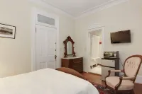 Elegant Victorian Suite Near Boutique Shops - Charming Historic Retreat 듀퐁 써클 호텔