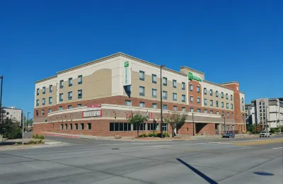 Holiday Inn Omaha Downtown - Waterpark Hotels in Омаха