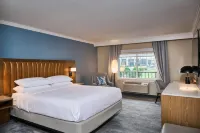 DoubleTree by Hilton Chatsworth Hotels in Chatsworth