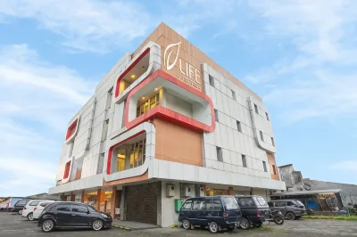 Life Hotel Stasiun Kota Surabaya Hotels in Simokerto