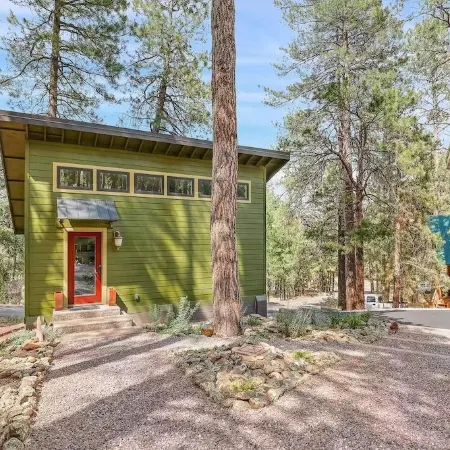 Artist's Studio wake up in the Ponderosa Pines. Grand Canyon, Sedona, Flagstaff.