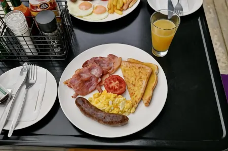 Sleepover Matoks Отели в г. Mphakane