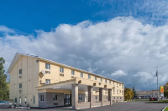 Super 8 by Wyndham Missoula/Reserve St. Hotel a 