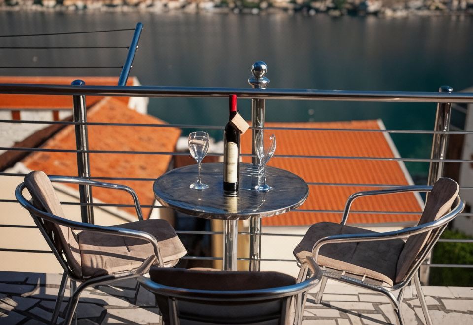 2. 아파트먼트 마르..