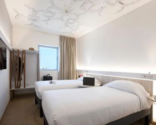 فندق إيبيس عبد المومن، المعاريف. Hotels near معارف