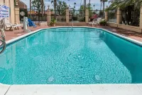 Econo Lodge Inn & Suites Riverside - Corona