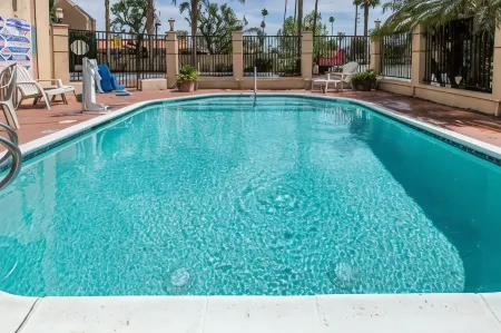 Econo Lodge Inn & Suites Riverside - Corona