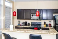 Luxury Three Bedrooms with King bed Suitable for Long-term Stay in Downtown Indy