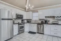 Cheerful 3-bedroom 2bathroom with garage