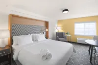 Holiday Inn Redding Hotels near Sculpture Park